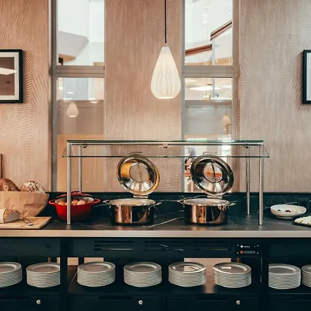Leonardo 4* Colonia