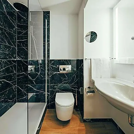 Leonardo 4* Cologne