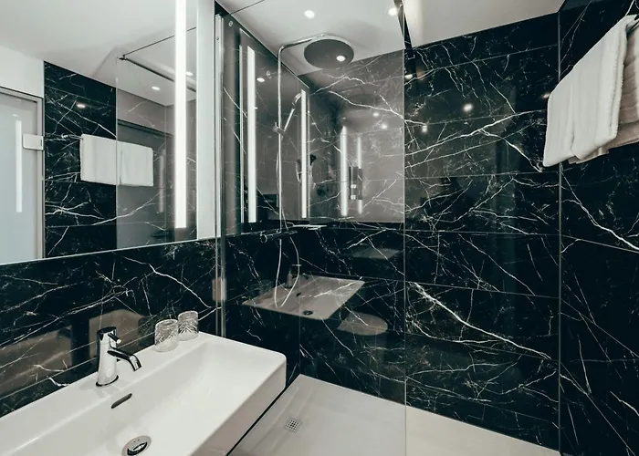 Leonardo 4* Cologne